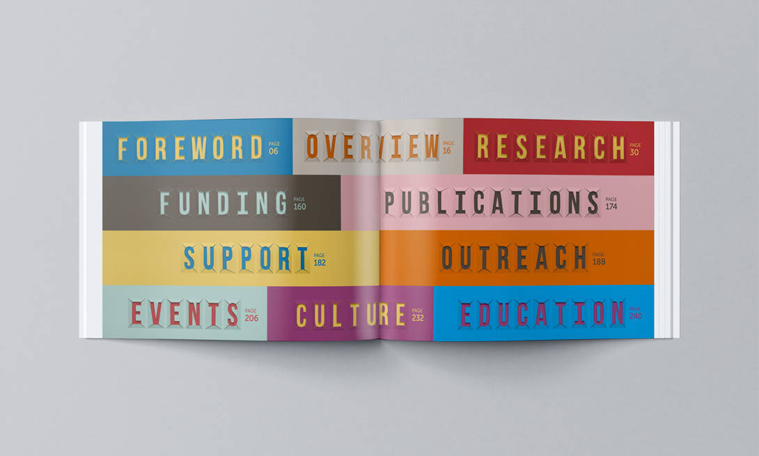 Dupla de páginas do livro de neurociência, mostrando o layout do conteúdo e a proximidade com os separadores em recorte de papel, evidenciando a integração do design.