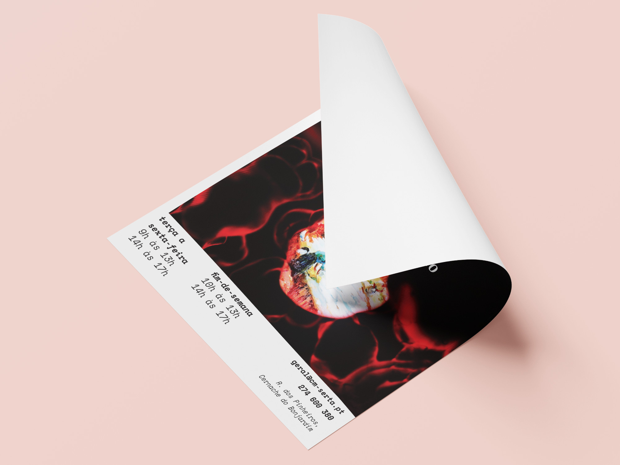 Maqueta de um cartaz de promoção do museu, com um design minimalista e uma paleta de cores que reflete a marca