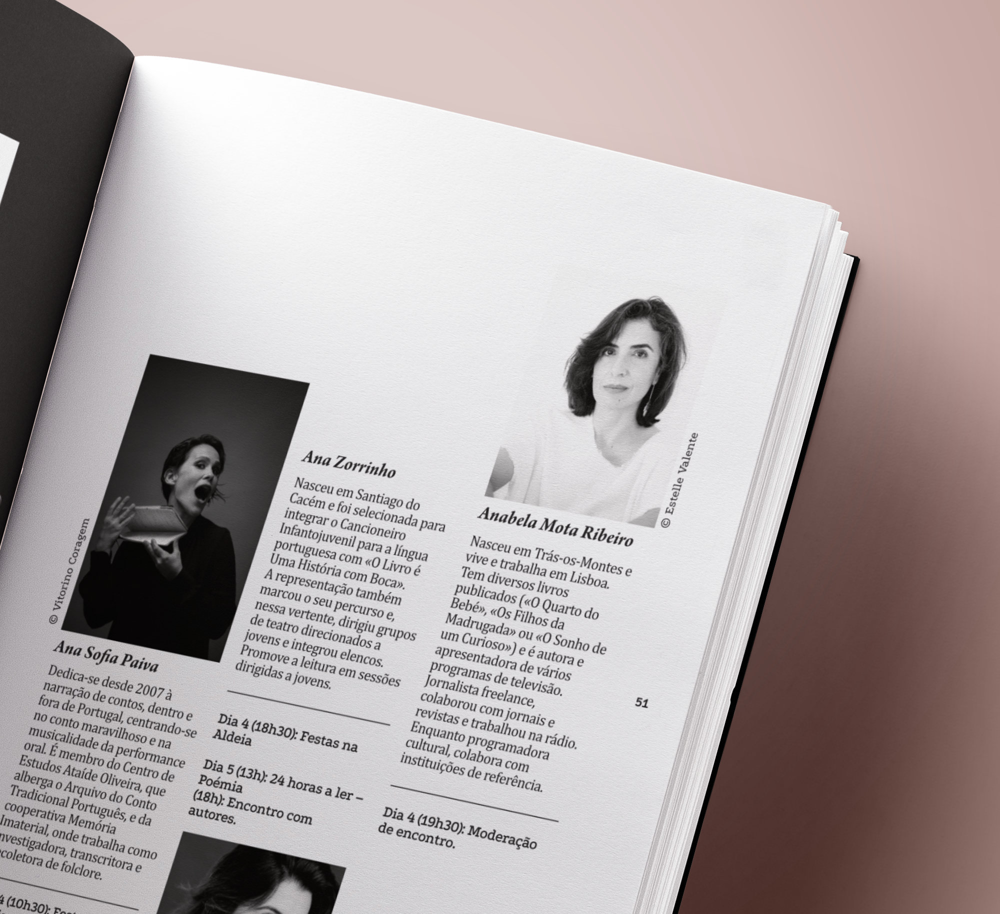 Uma página detalhada de um guia impresso, que mostra a organização do design editorial do festival