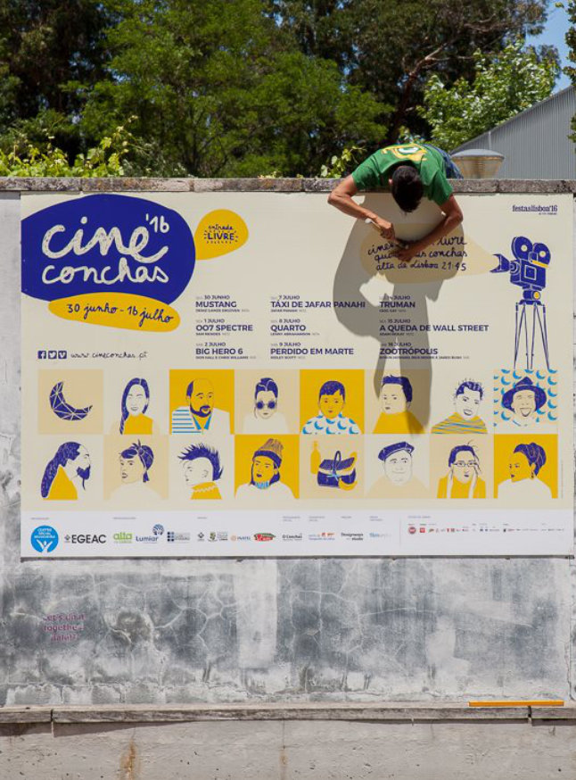 Cartaz do Festival de Cinema afixado na rua, destacando o design visual e a sua visibilidade no ambiente urbano. Cartaz do Festival de Cinema afixado na rua, destacando o design visual e a sua visibilidade no ambiente urbano.