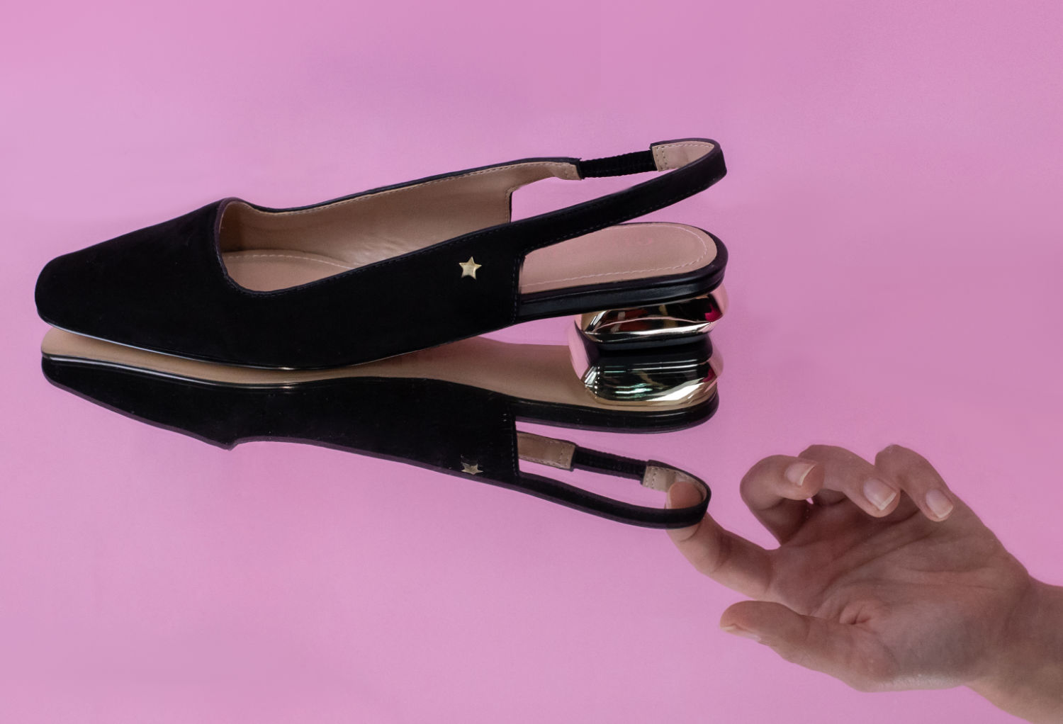 Peça da campanha de calçado, destacando o design e a linguagem visual fresca e desejada infundida à marca através da produção integral.